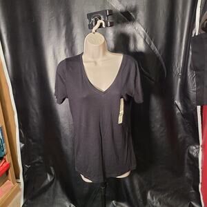 NWT a new day black V-neck T-shirt size medium